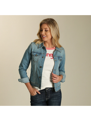 WRANGLER® WOMEN'SPREMIUM DENIM JACKET WITH BUTTON FLAP - LIGHT DENIM LWJ371D